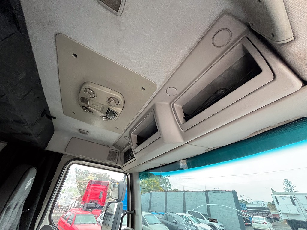 Caminhão VOLVO VM 270 Chassis ANO 2016 de Siqueira Caminhões em São Paulo