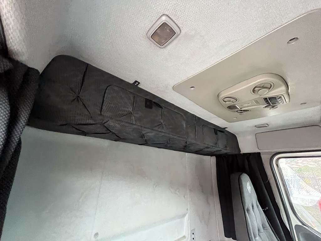 Caminhão VOLVO VM 270 Chassis ANO 2016 de Siqueira Caminhões em São Paulo