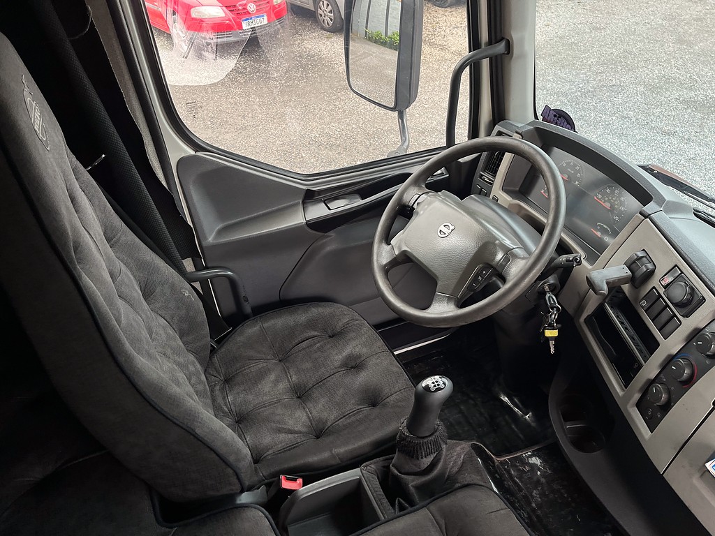 Caminhão VOLVO VM 270 Chassis ANO 2016 de Siqueira Caminhões em São Paulo