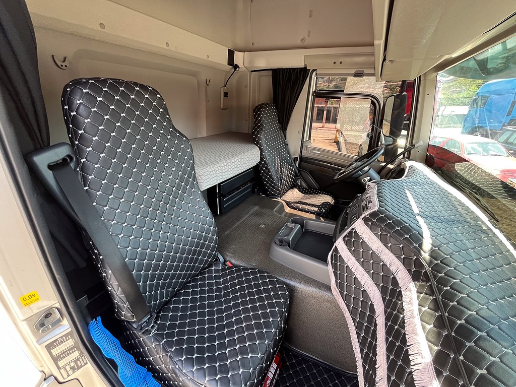 Caminhão DAF CF 300 Chassis ANO 2024 de Siqueira Caminhões em São Paulo