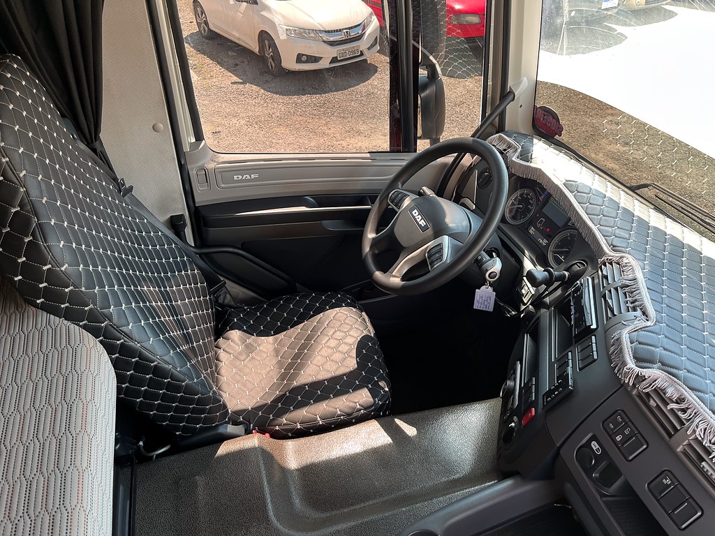 Caminhão DAF CF 300 Chassis ANO 2024 de Siqueira Caminhões em São Paulo
