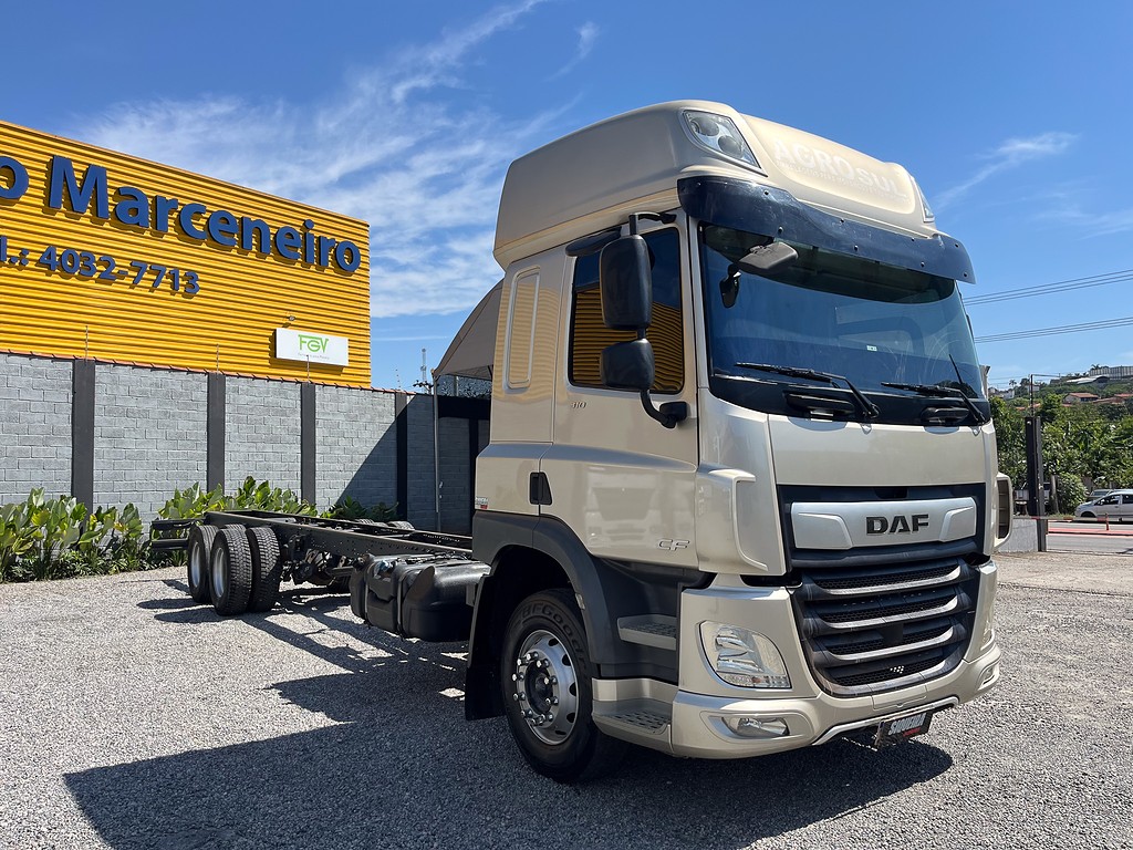 Caminhão DAF CF 300 Chassis ANO 2024 de Siqueira Caminhões em São Paulo