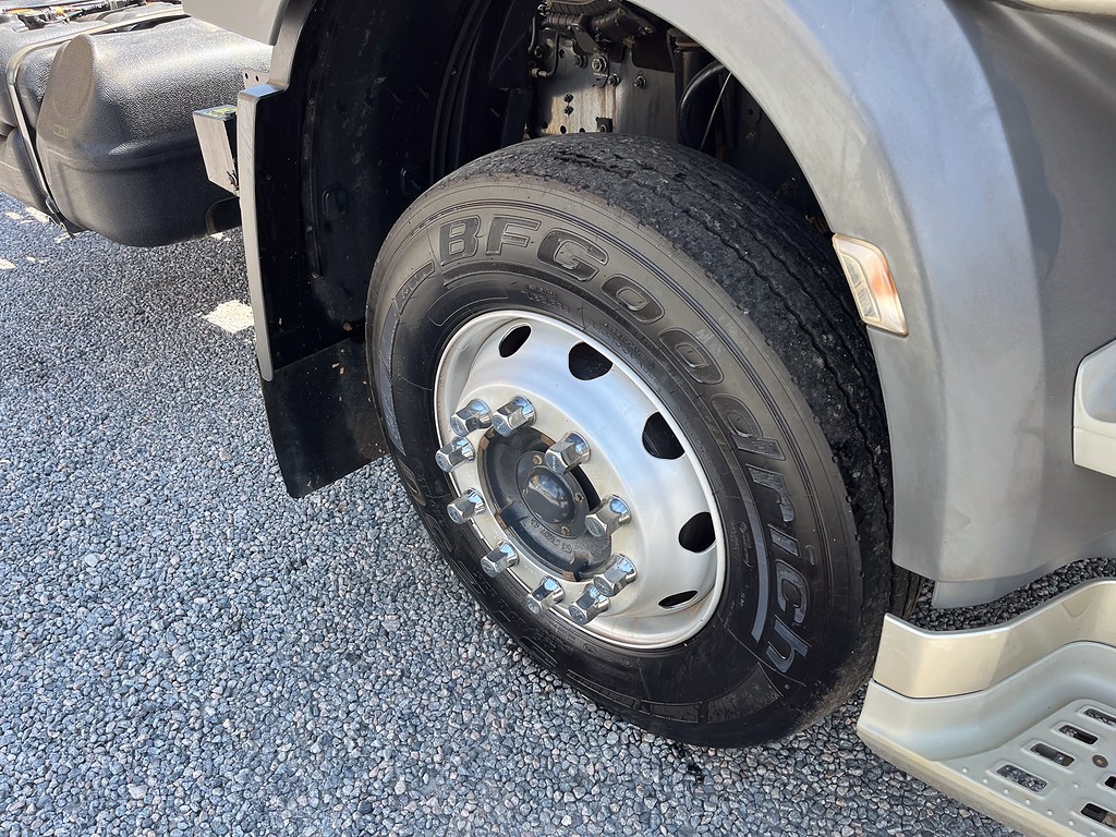 Caminhão DAF CF 300 Chassis ANO 2024 de Siqueira Caminhões em São Paulo