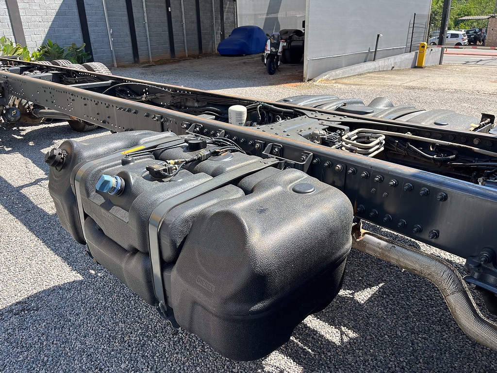 Caminhão DAF CF 300 Chassis ANO 2024 de Siqueira Caminhões em São Paulo