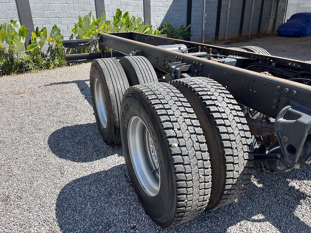Caminhão DAF CF 300 Chassis ANO 2024 de Siqueira Caminhões em São Paulo