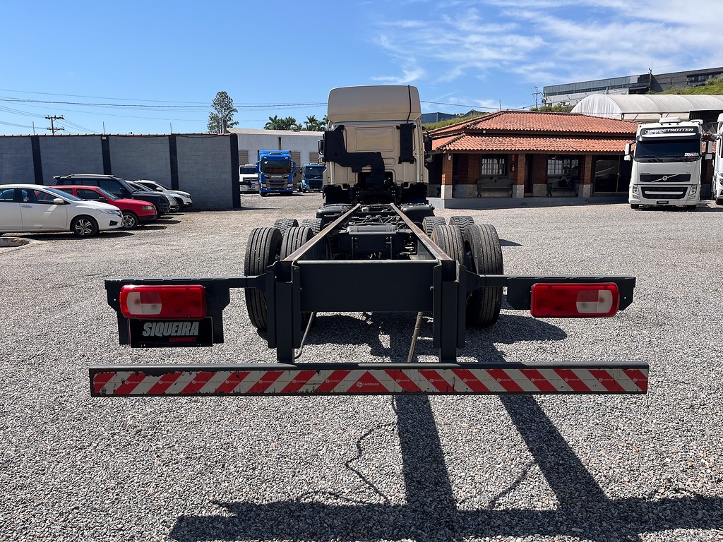 Caminhão DAF CF 300 Chassis ANO 2024 de Siqueira Caminhões em São Paulo