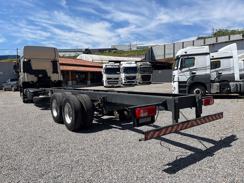 Caminhão DAF CF 300 Chassis ANO 2024 de Siqueira Caminhões em São Paulo