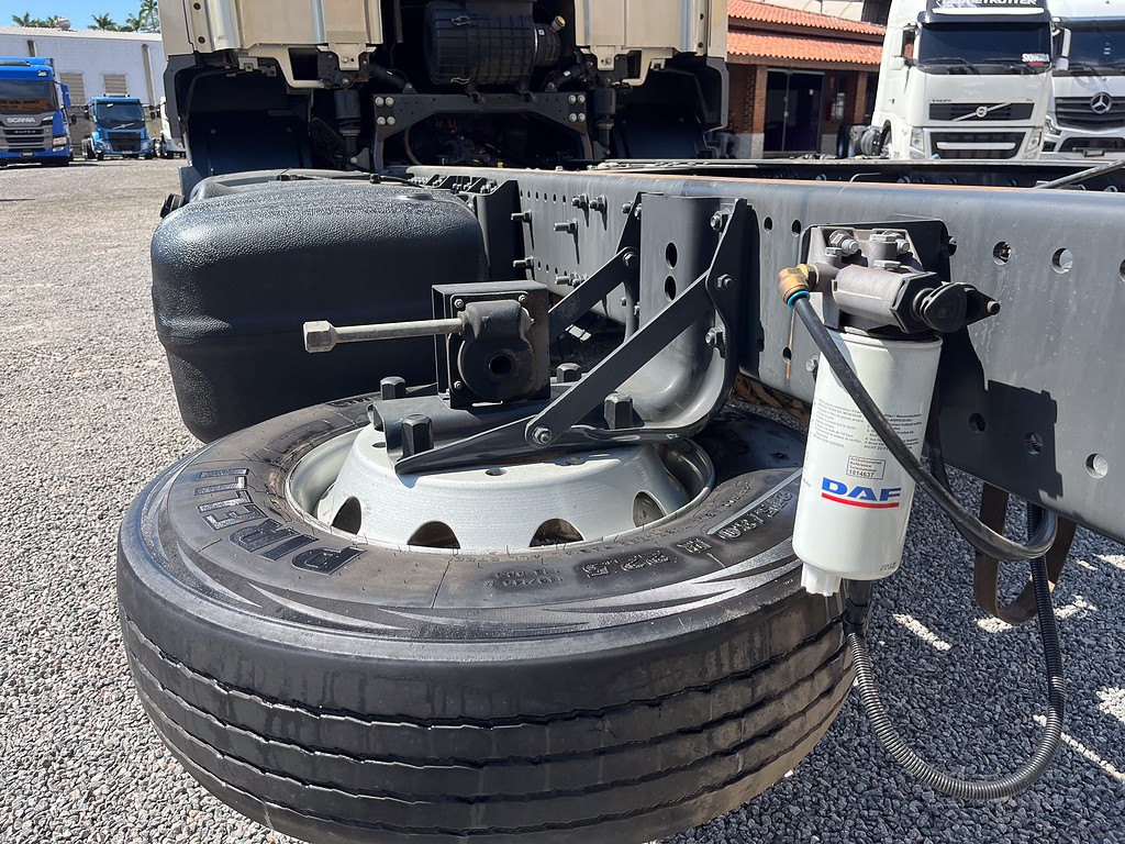 Caminhão DAF CF 300 Chassis ANO 2024 de Siqueira Caminhões em São Paulo