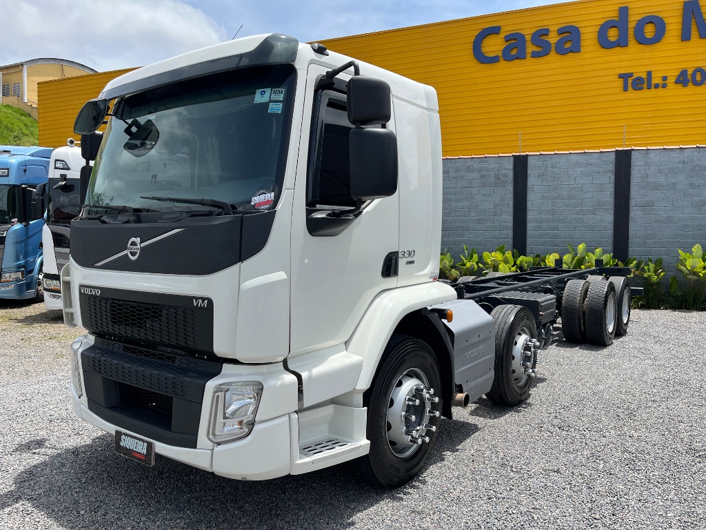 Caminhão VOLVO VM 330 Chassis ANO 2022
