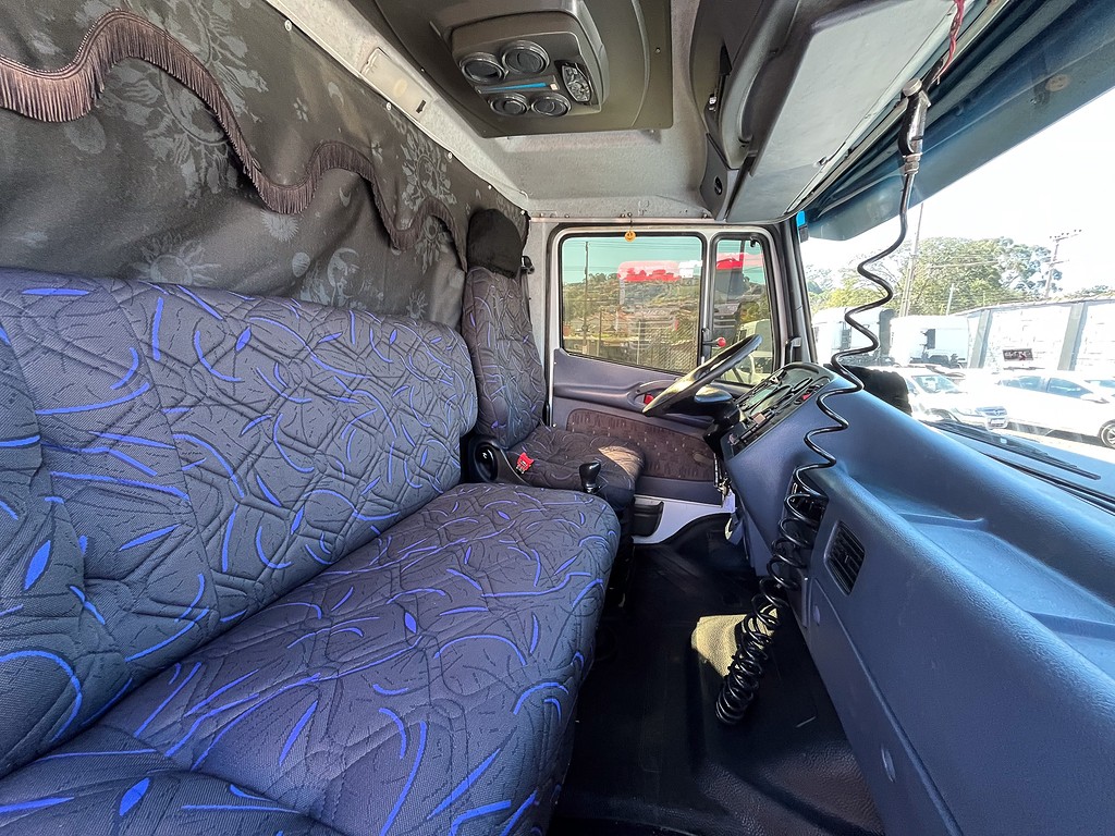 Caminhão MERCEDES BENZ MB 1620 Baú Sider ANO 2008 de Siqueira Caminhões em São Paulo