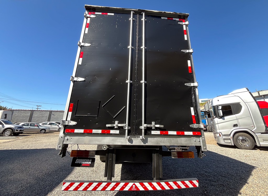 Caminhão MERCEDES BENZ MB 1620 Baú Sider ANO 2008 de Siqueira Caminhões em São Paulo