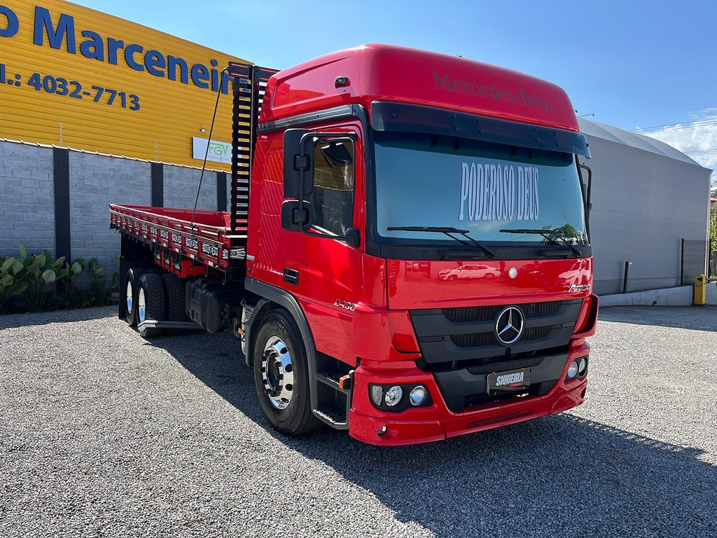 Caminhão MERCEDES BENZ MB 2430 Carroceria ANO 2014 de Siqueira Caminhões em São Paulo