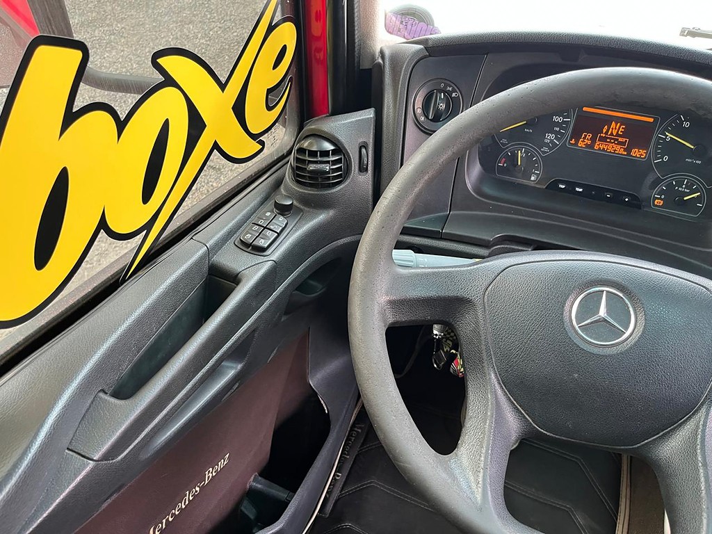 Caminhão MERCEDES BENZ MB 2430 Carroceria ANO 2014 de Siqueira Caminhões em São Paulo