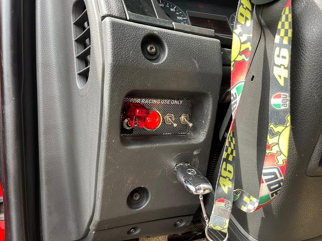 Caminhão MERCEDES BENZ MB 2430 Carroceria ANO 2014 de Siqueira Caminhões em São Paulo