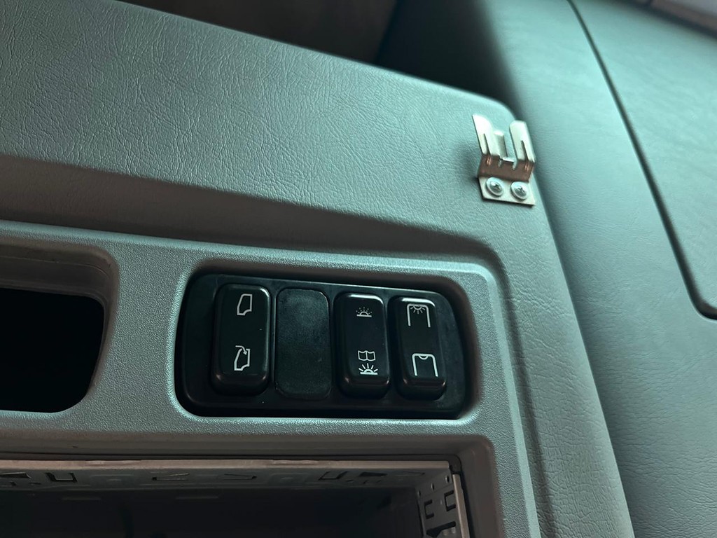 Caminhão MERCEDES BENZ MB 2430 Carroceria ANO 2014 de Siqueira Caminhões em São Paulo