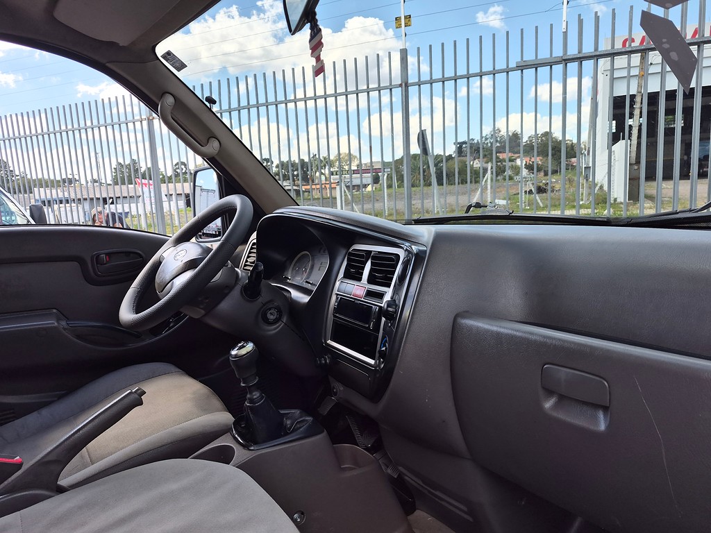 Caminhão HYUNDAI HR Baú Furgão ANO 2014 de Oto Junior Caminhões no Paraná