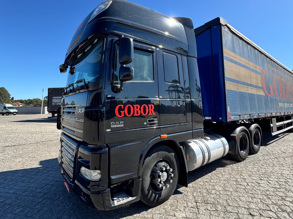 Caminhão DAF XF105 460 Cavalo Mecânico ANO 2016 de Gobor Seminovos no Paraná
