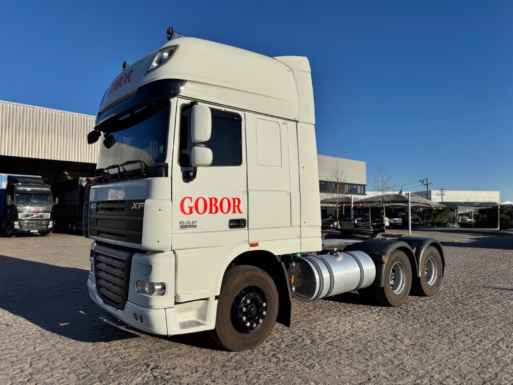 Caminhão DAF XF105 510 Cavalo Mecânico ANO 2018 de Gobor Seminovos no Paraná