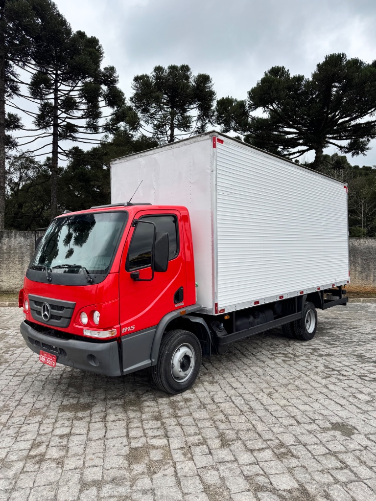 Caminhão MERCEDES BENZ MB 815 Baú Furgão ANO 2016 de Gobor Seminovos no Paraná