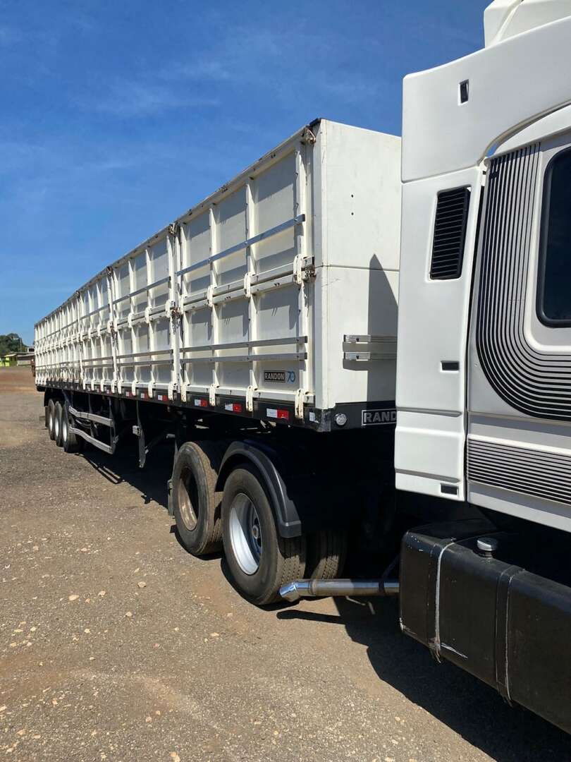 Carreta IMPLEMENTO CAMINHÃO CARROCERIA Randon ANO 2020 3 Eixos de L.A. Ferretti LTDA em São Paulo