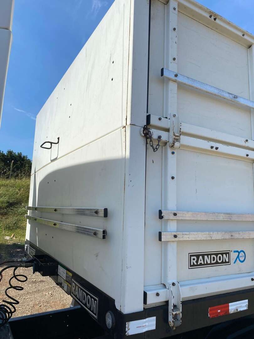 Carreta IMPLEMENTO CAMINHÃO CARROCERIA Randon ANO 2020 3 Eixos de L.A. Ferretti LTDA em São Paulo