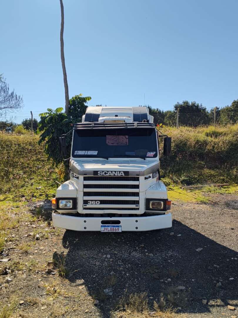 Caminhão SCANIA 112 Cavalo Mecânico ANO 1985 de L.A. Ferretti LTDA em São Paulo