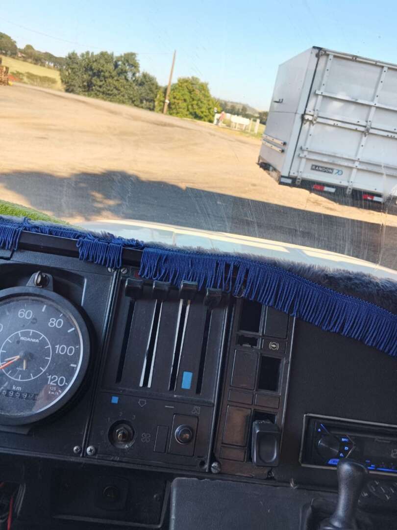 Caminhão SCANIA 112 Cavalo Mecânico ANO 1985 de L.A. Ferretti LTDA em São Paulo