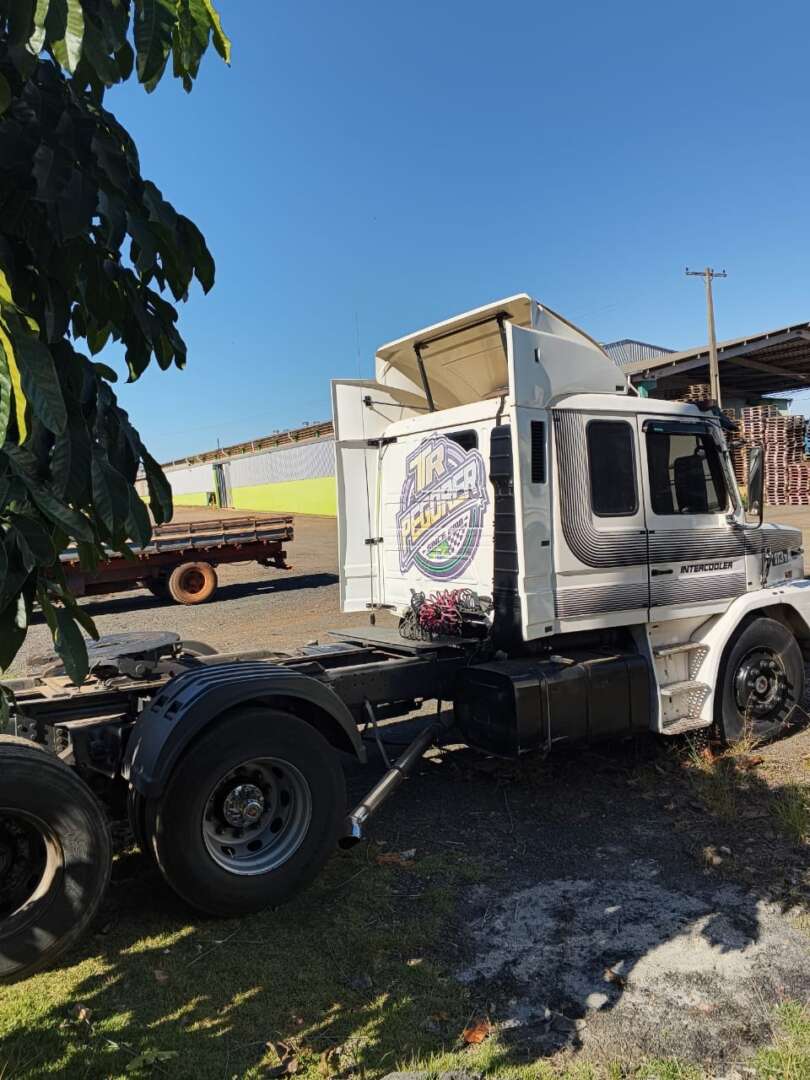 Caminhão SCANIA 112 Cavalo Mecânico ANO 1985 de L.A. Ferretti LTDA em São Paulo