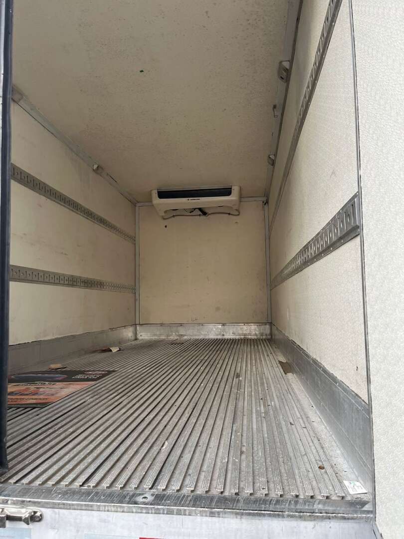 Caminhão MERCEDES BENZ MB 1016 Baú Refrigerado ANO 2012 de R Caminhões em São Paulo