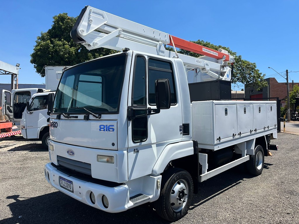 Caminhão FORD CARGO 816 Cesto Aereo ANO 2013 de R Caminhões em São Paulo
