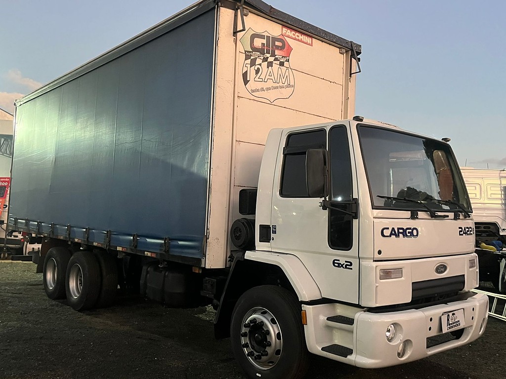 Caminhão FORD CARGO 2422 Baú Sider ANO 2008 de R Caminhões em São Paulo
