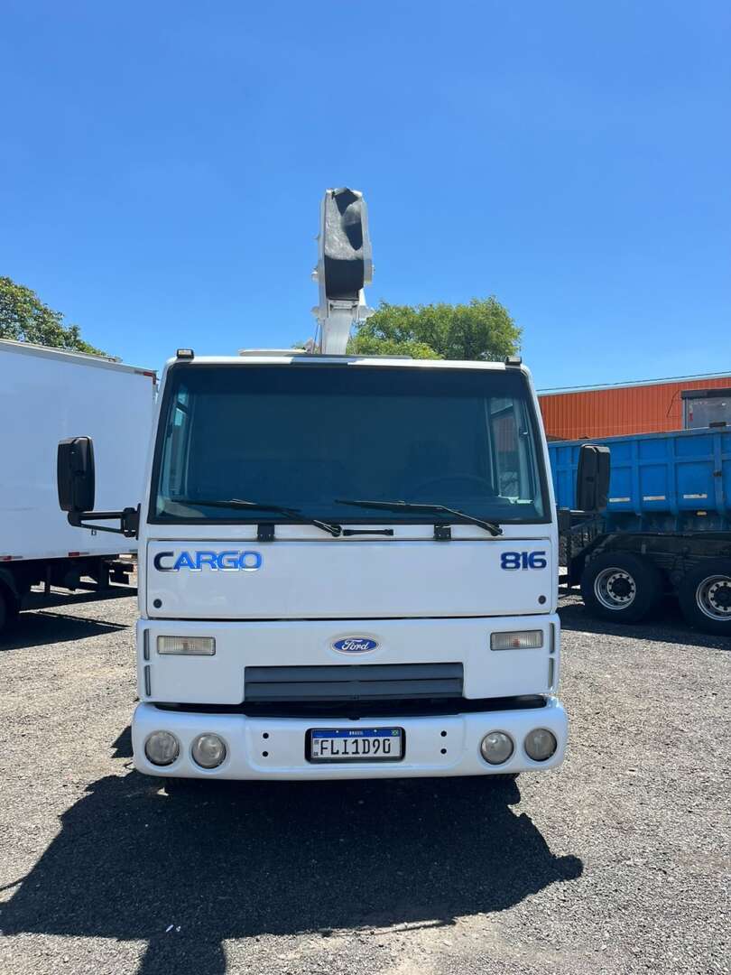 Caminhão FORD CARGO 816 Cesto Aereo ANO 2013 de R Caminhões em São Paulo