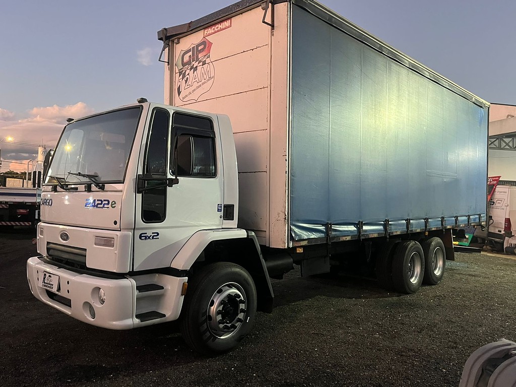 Caminhão FORD CARGO 2422 Baú Sider ANO 2008 de R Caminhões em São Paulo