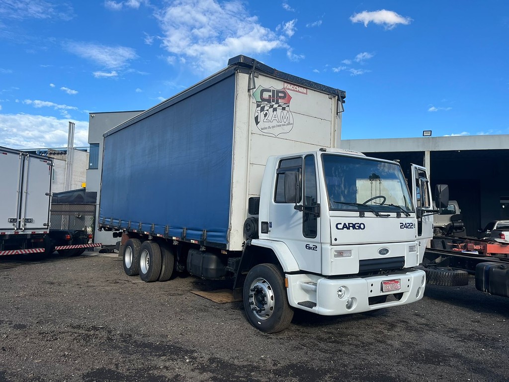 Caminhão FORD CARGO 2422 Baú Sider ANO 2008 de R Caminhões em São Paulo