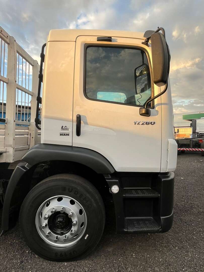 Caminhão VOLKSWAGEN VW 17280 Carroceria ANO 2019 de R Caminhões em São Paulo