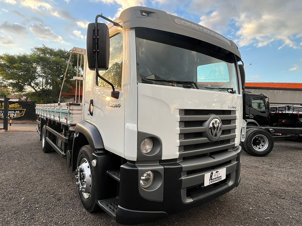 Caminhão VOLKSWAGEN VW 17280 Carroceria ANO 2019 de R Caminhões em São Paulo