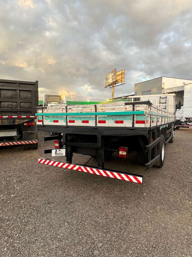 Caminhão VOLKSWAGEN VW 17280 Carroceria ANO 2019 de R Caminhões em São Paulo