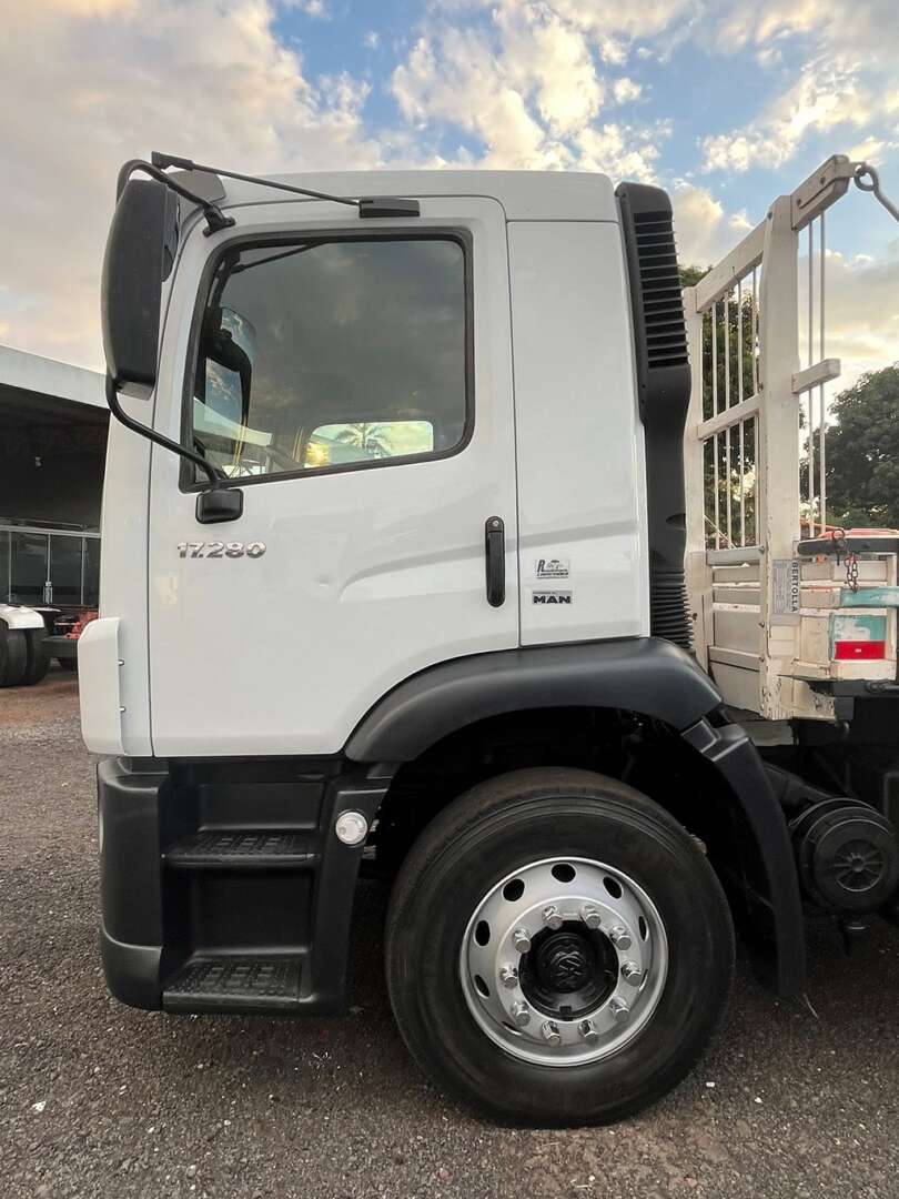 Caminhão VOLKSWAGEN VW 17280 Carroceria ANO 2019 de R Caminhões em São Paulo