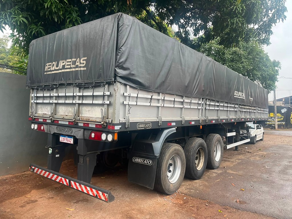 Carreta SEMI-REBOQUE GRANELEIRO Librelato ANO 2016 3 Eixos de R Caminhões em São Paulo