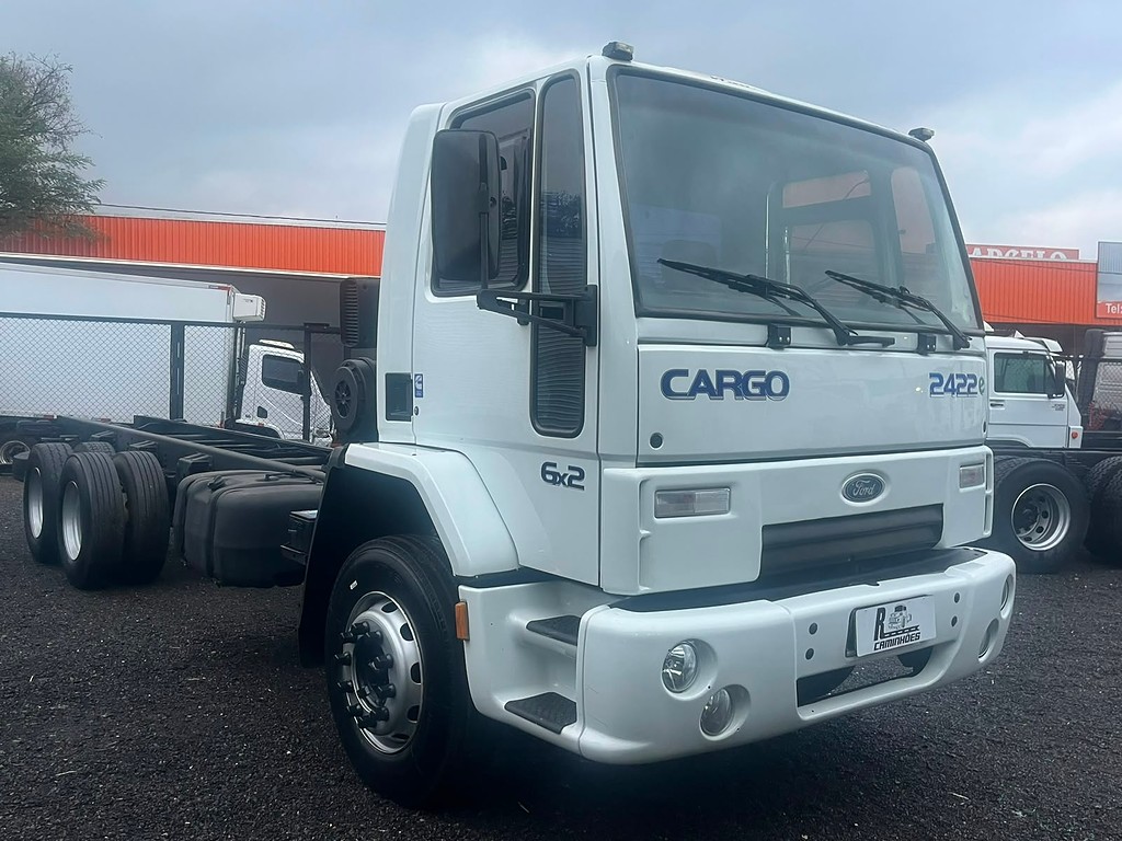 Caminhão FORD CARGO 2422 Chassis ANO 2008 de R Caminhões em São Paulo