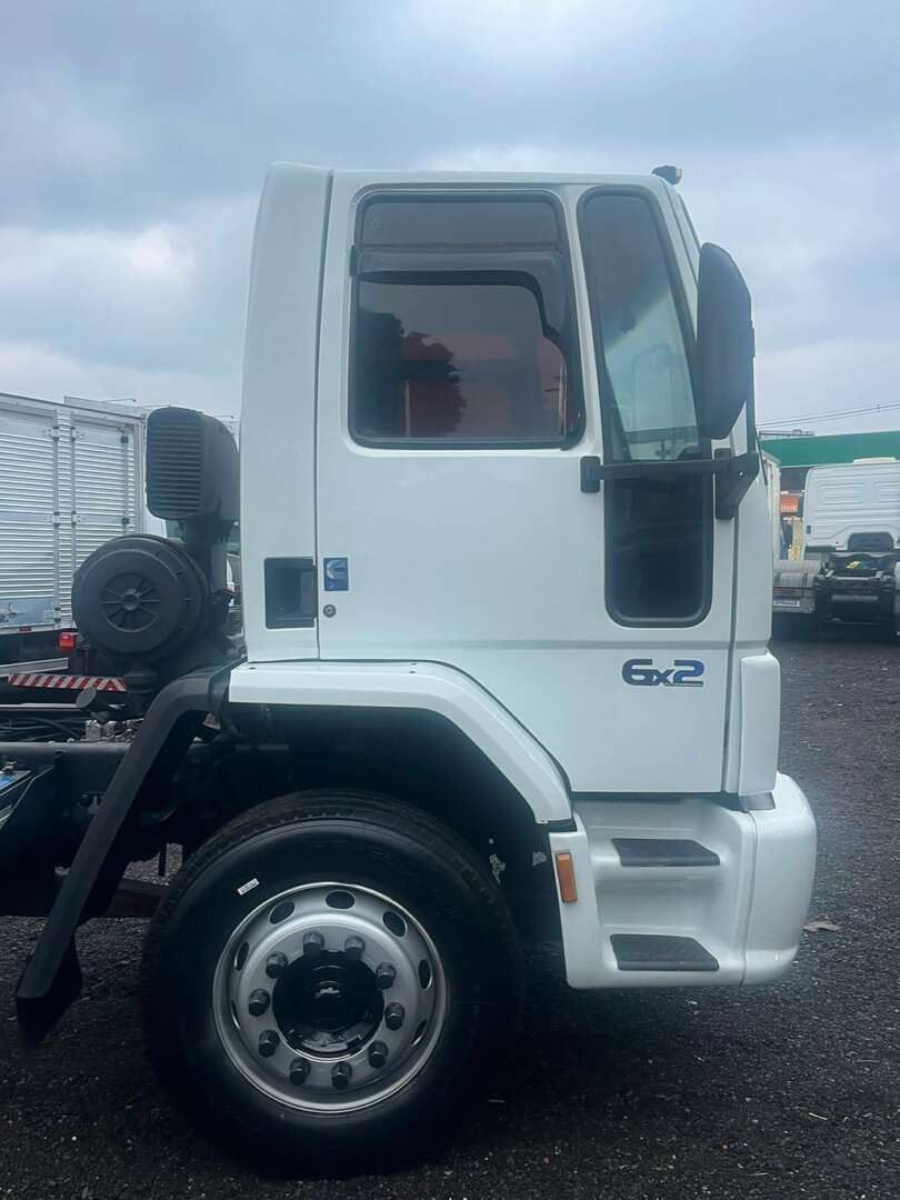 Caminhão FORD CARGO 2422 Chassis ANO 2008 de R Caminhões em São Paulo