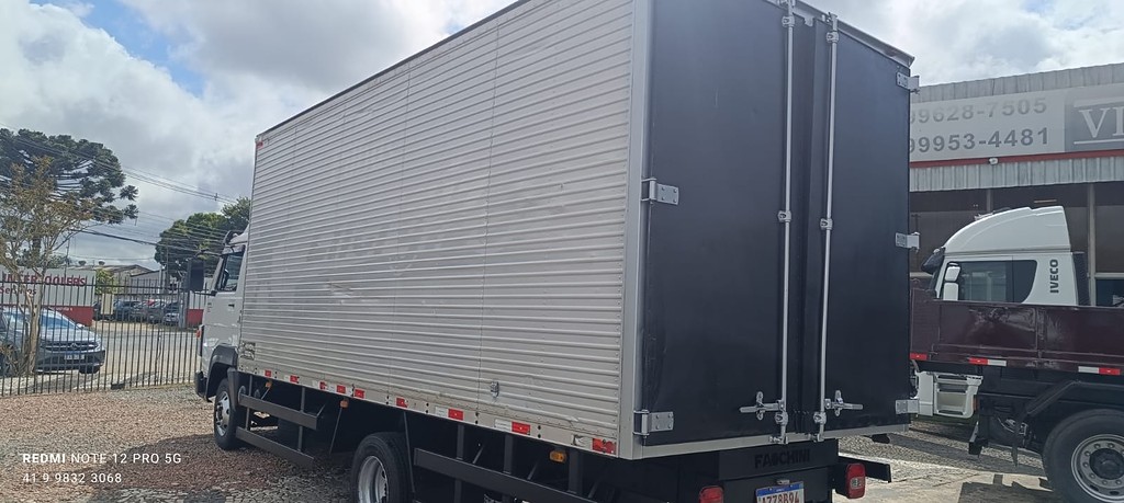 Caminhão VOLKSWAGEN VW 8160 Baú Furgão ANO 2015 de Vieira Caminhões no Paraná