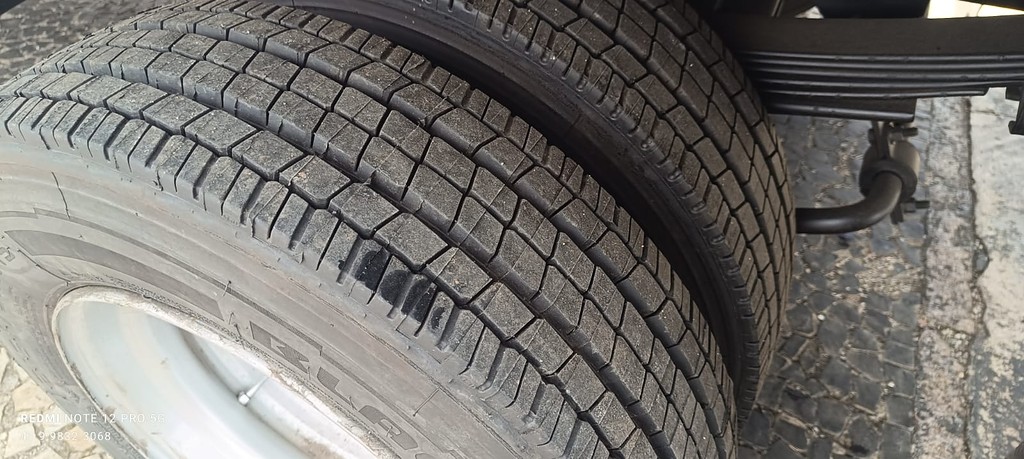 Caminhão VOLKSWAGEN VW 8160 Baú Furgão ANO 2015 de Vieira Caminhões no Paraná