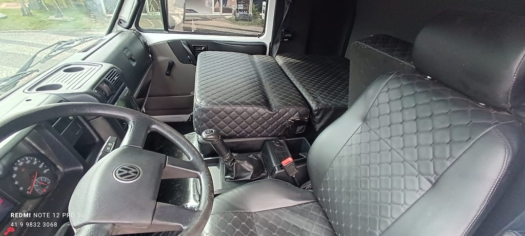 Caminhão VOLKSWAGEN VW 8160 Baú Furgão ANO 2015 de Vieira Caminhões no Paraná