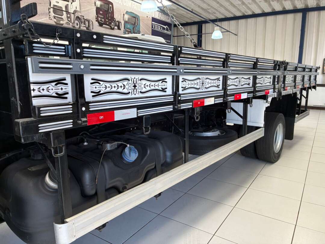 Caminhão VOLKSWAGEN VW 9170 Carroceria ANO 2020 de Vieira Caminhões no Paraná