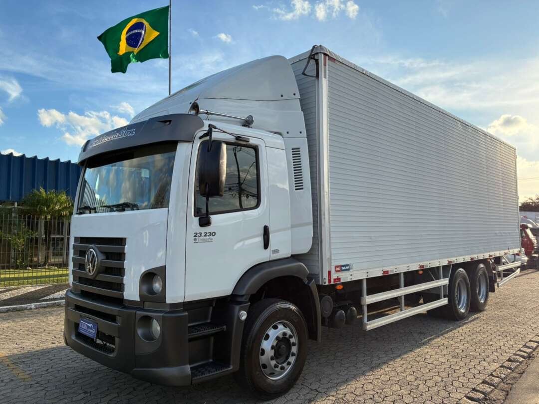 Caminhão VOLKSWAGEN VW 23230 Baú Furgão ANO 2019 de Vieira Caminhões no Paraná