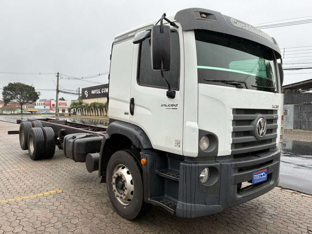 Caminhão VOLKSWAGEN VW 24280 Chassis ANO 2017 de Vieira Caminhões no Paraná