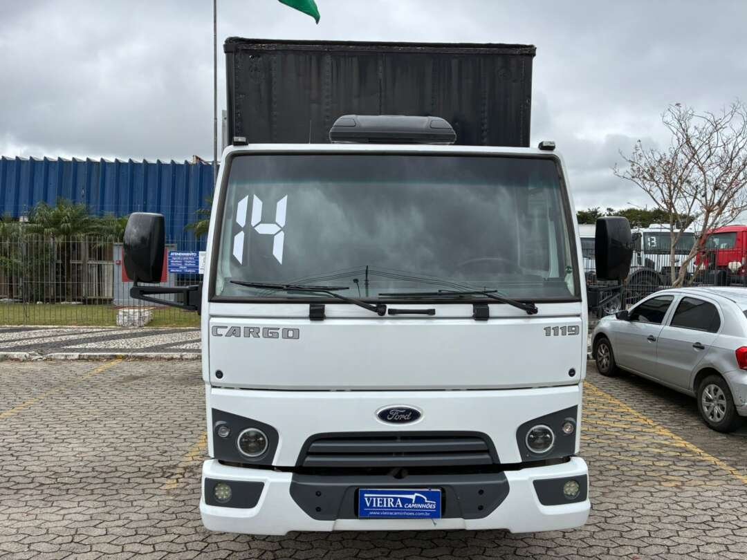 Caminhão FORD CARGO 1119 Baú Furgão ANO 2014 de Vieira Caminhões no Paraná