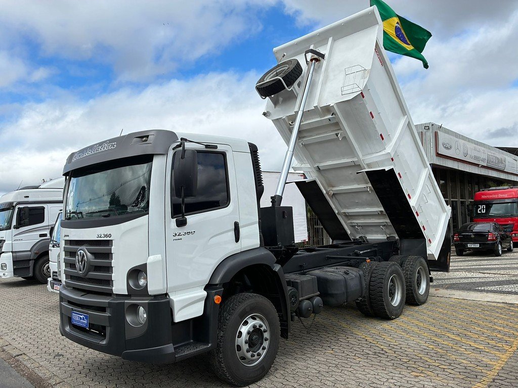 Caminhão VOLKSWAGEN VW 32360 Caçamba Basculante ANO 2022 de Vieira Caminhões no Paraná