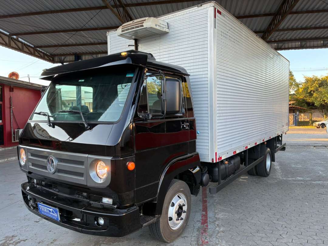 Caminhão VOLKSWAGEN VW 10160 Baú Térmico ANO 2015 de Vieira Caminhões no Paraná